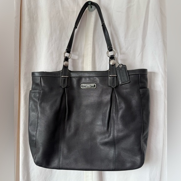 Coach Handbags - Coach Vintage North/South Gallery City Tote F15158 Black Leather W/ Hangtag EUC